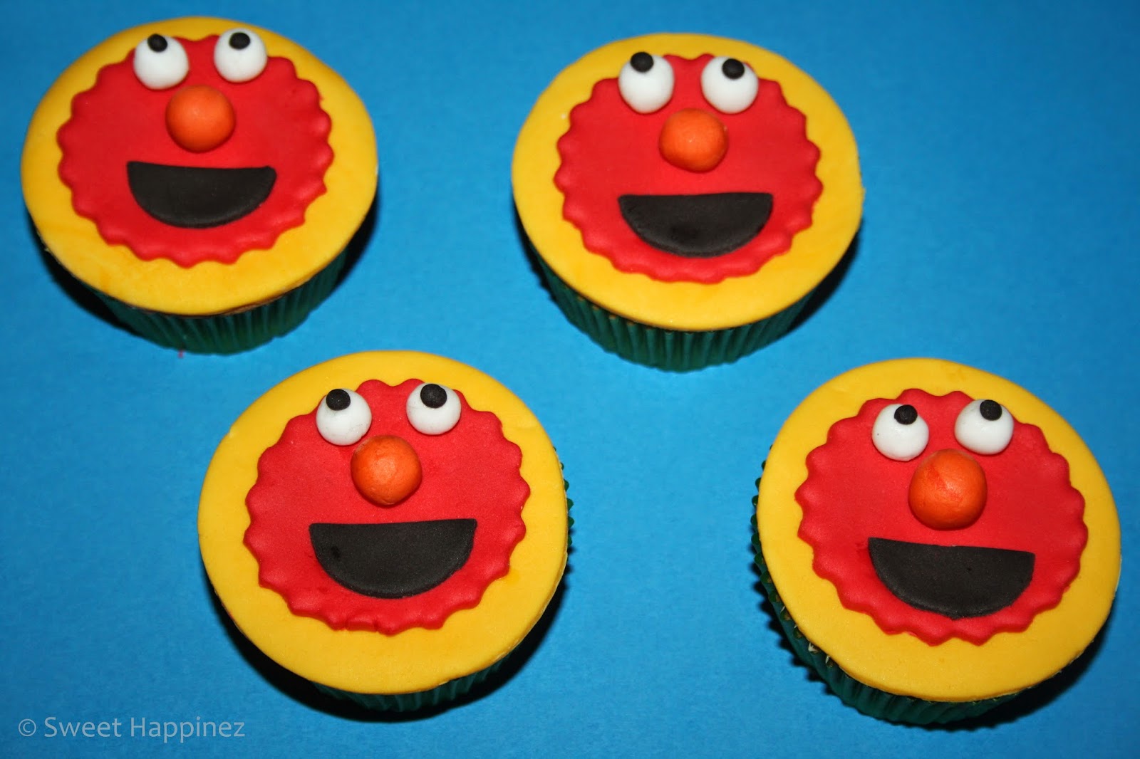 http://1.bp.blogspot.com/-1IJ-U7CY9zQ/VOV_XH0ve2I/AAAAAAAAEfQ/8HldG6Y43Dc/s1600/Elmo%2BCupcakes%2B1.JPG