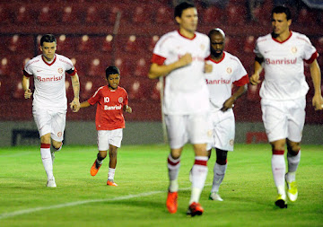 MEU FILHO FÁBIO LUCAS ENTRANDO EM CAMPO COM D'ALESSANDRO