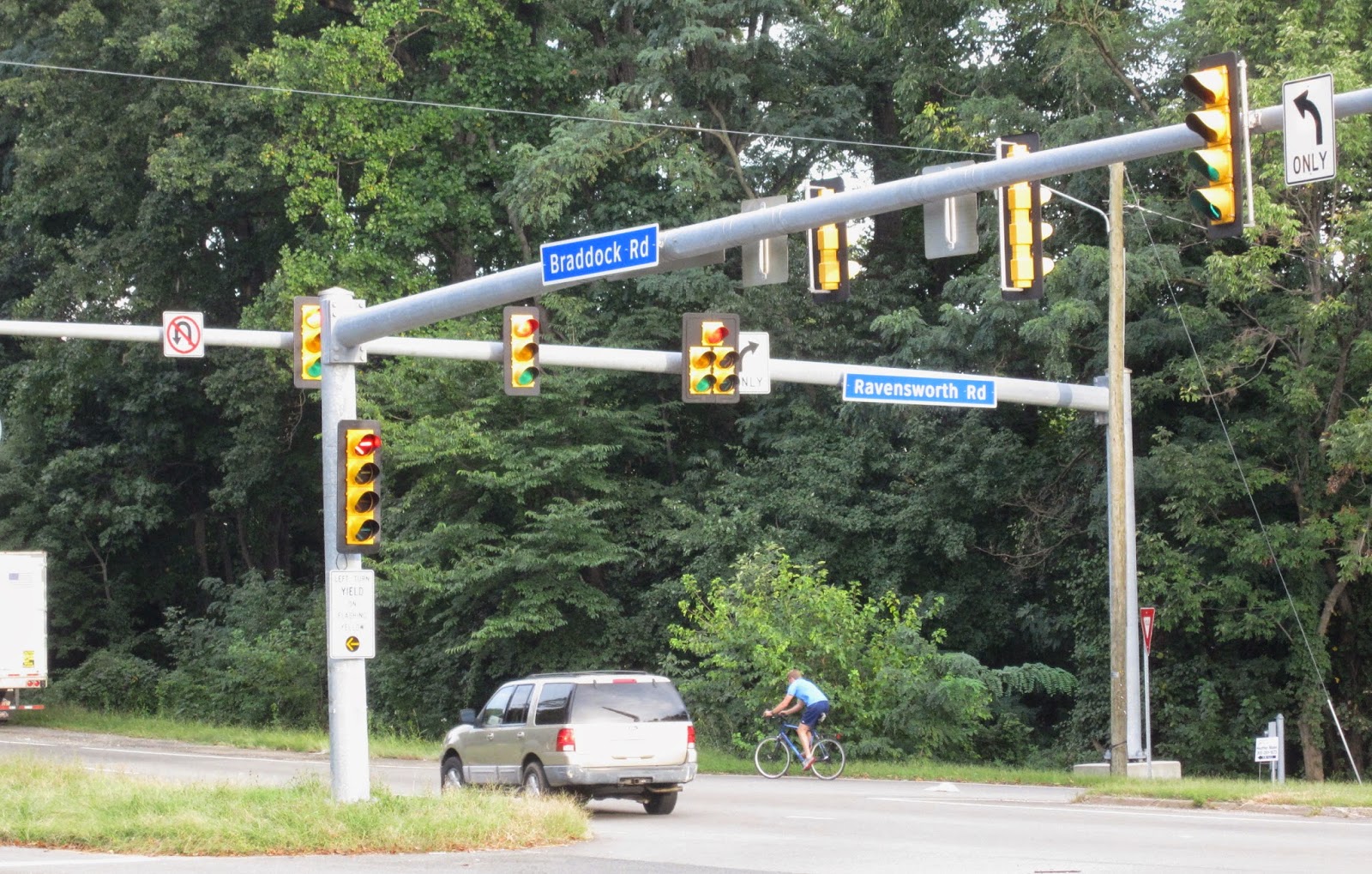 the Annandale Blog New traffic signal for left turns at Braddock and