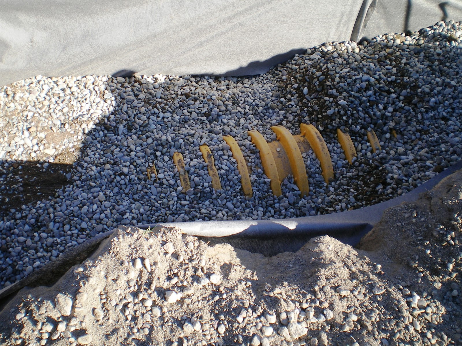 Nadine und Sven bauen ein Haus Einbau der Rigole
