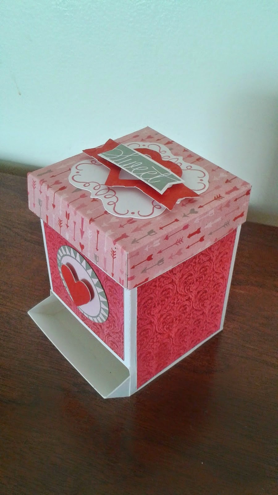 Dari's Corner Valentine's Mini Candy Dispenser Tutorial