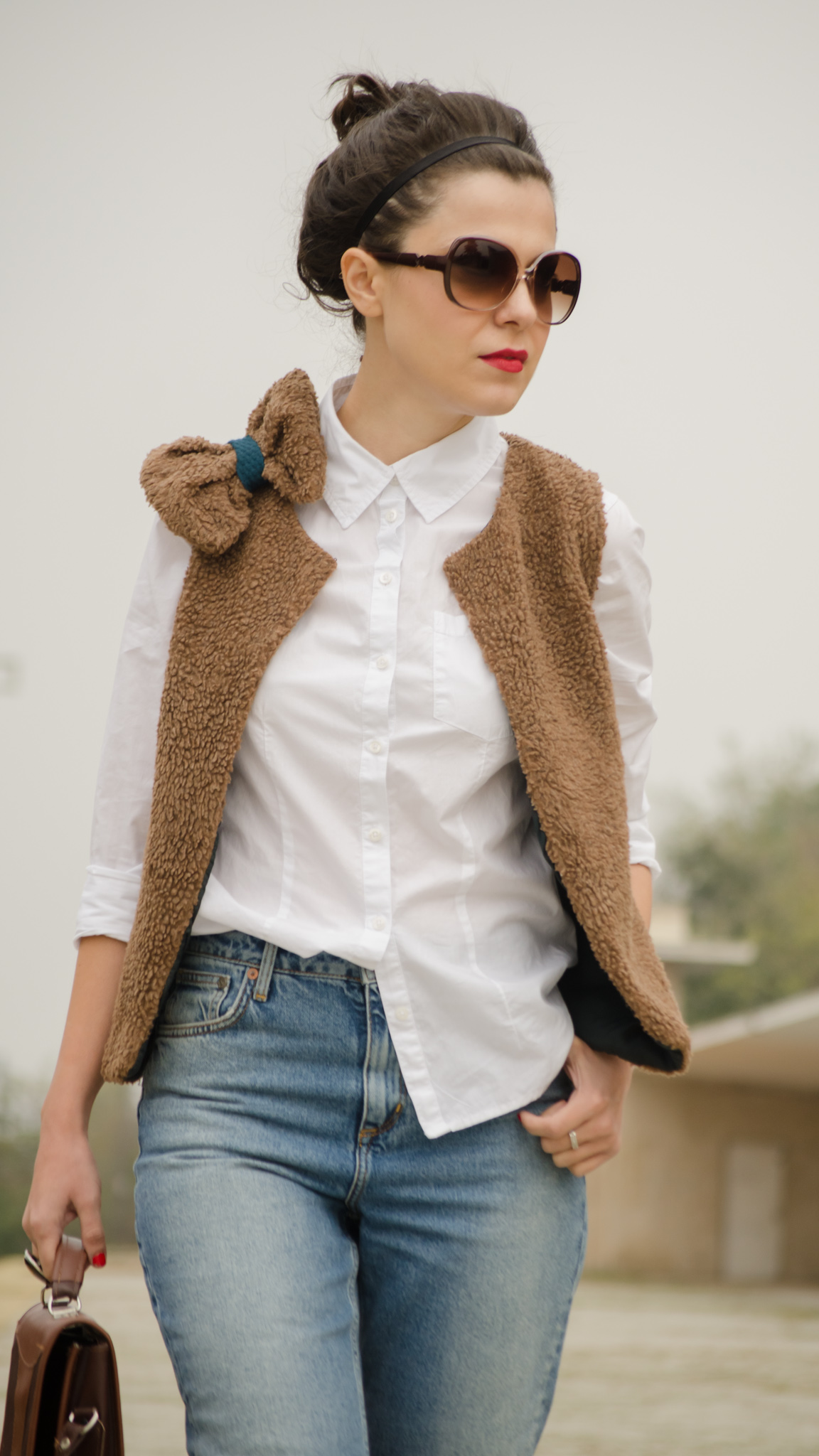 teddy bear fabric outfit mom jeans H&M poema heels brown boyfriend shirt unique handmade vest thrifted satchel bag bow