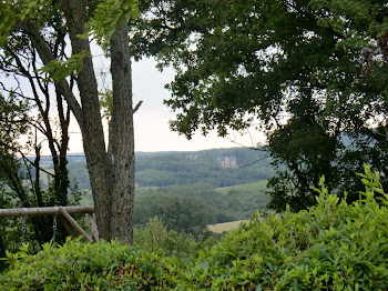 Vue sur le château de Maupas