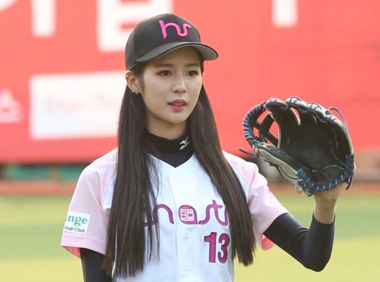 [kkuljaem] Cheerleader Park Ki Ryang refuses to forgive athlete who