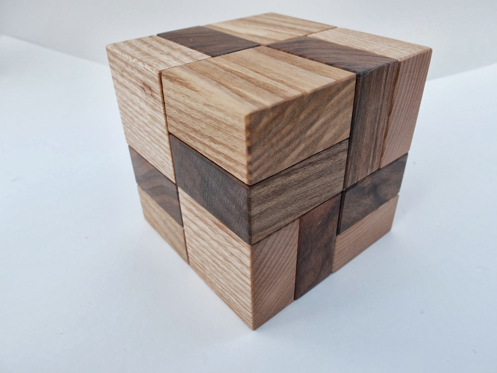 Jeux et enigmes en bois Cube HElis