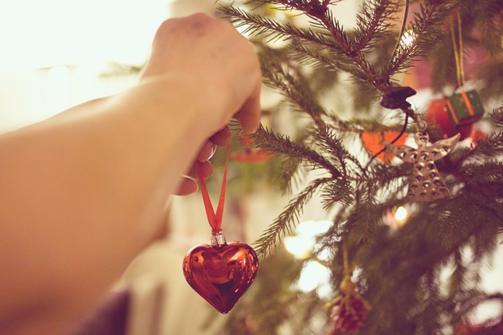 christmas-christmas-tree-hand-heart-Favim_com-158792.jpg