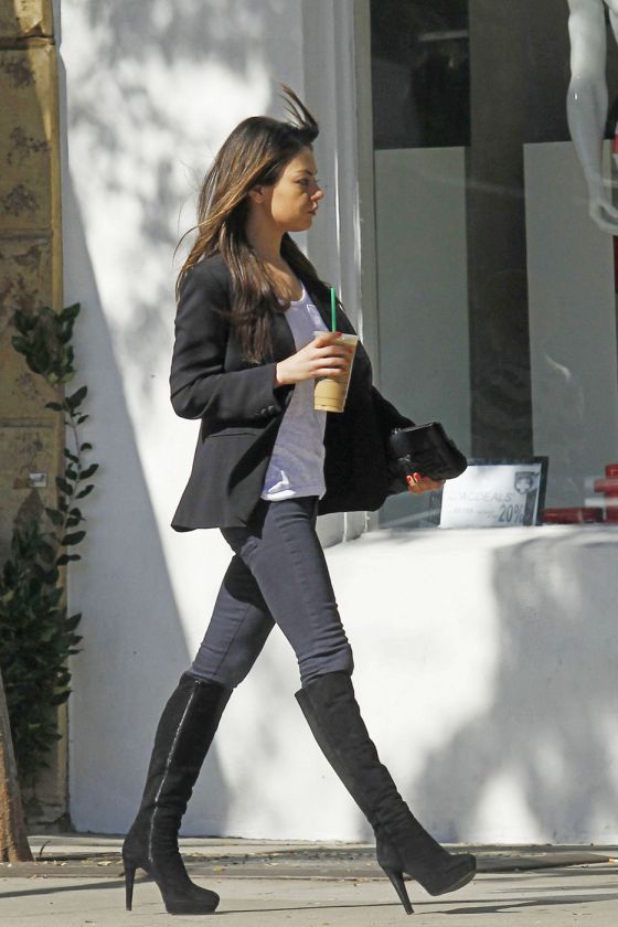 THE APPRECIATION OF BOOTED NEWS WOMEN BLOG : Mila Kunis: America's