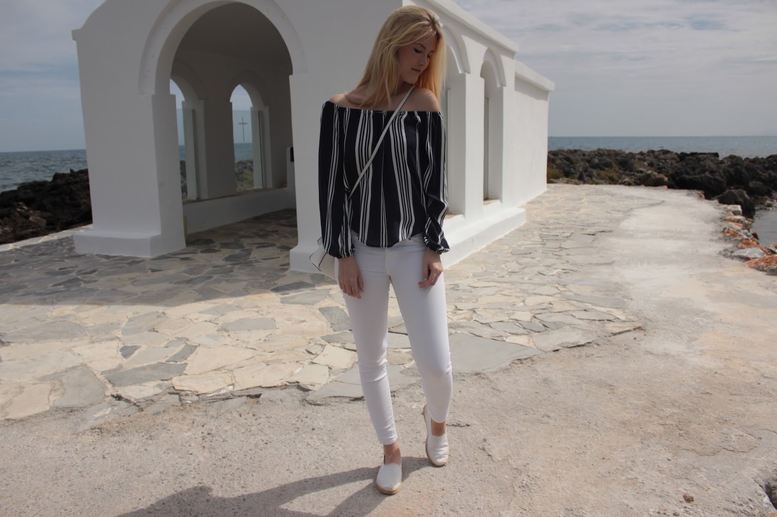 TheBlondeLion Outfit Fashion Off Shoulder blue white stripes Georgioupoli Kreta TheBlondeLion Outfit Fashion Off Shoulder blue white stripes Georgioupoli Kreta