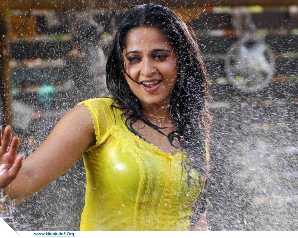 http://1.bp.blogspot.com/-1QcKpi8_e5c/ULW60C7U1xI/AAAAAAAAFi4/8hIEc4wRum0/s1600/Anushka+(9).jpg