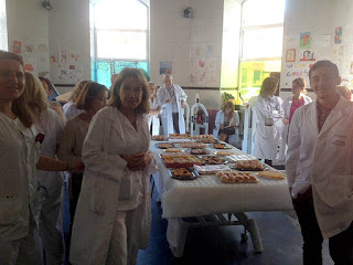 Foto médicos del hospital niño Jesús durante el picoteo