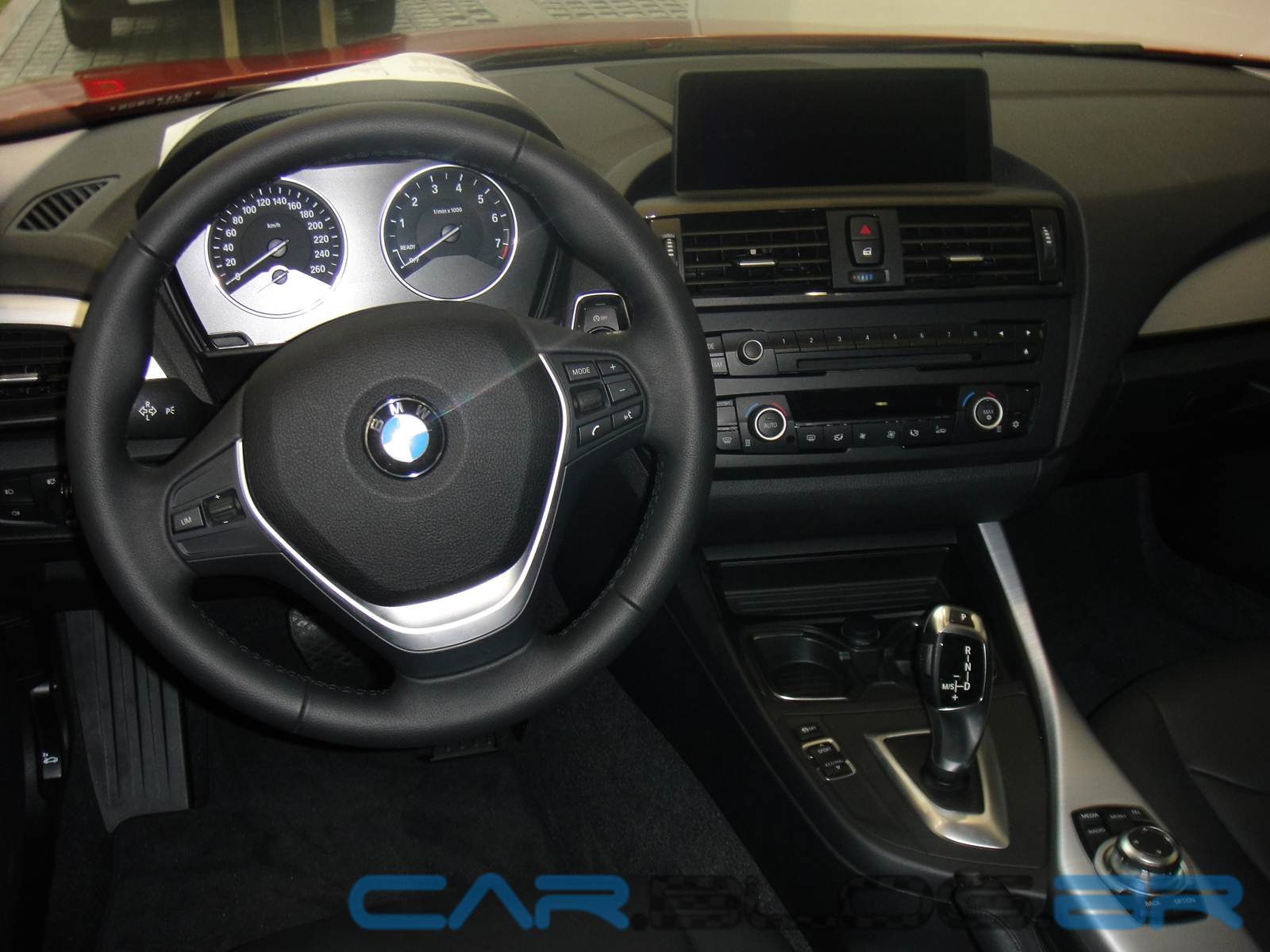 BMW Série 1 - Página 2 BMW-118i-interior+(5)