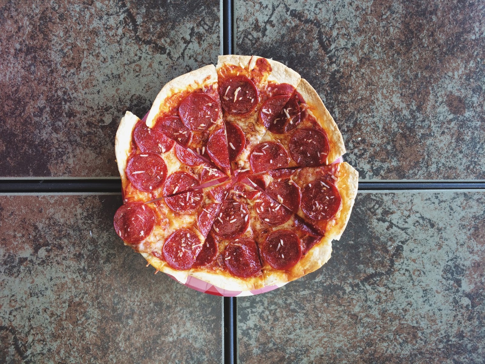 five sixteenths blog: Make it Monday // Thin Crust Tortilla Pizza