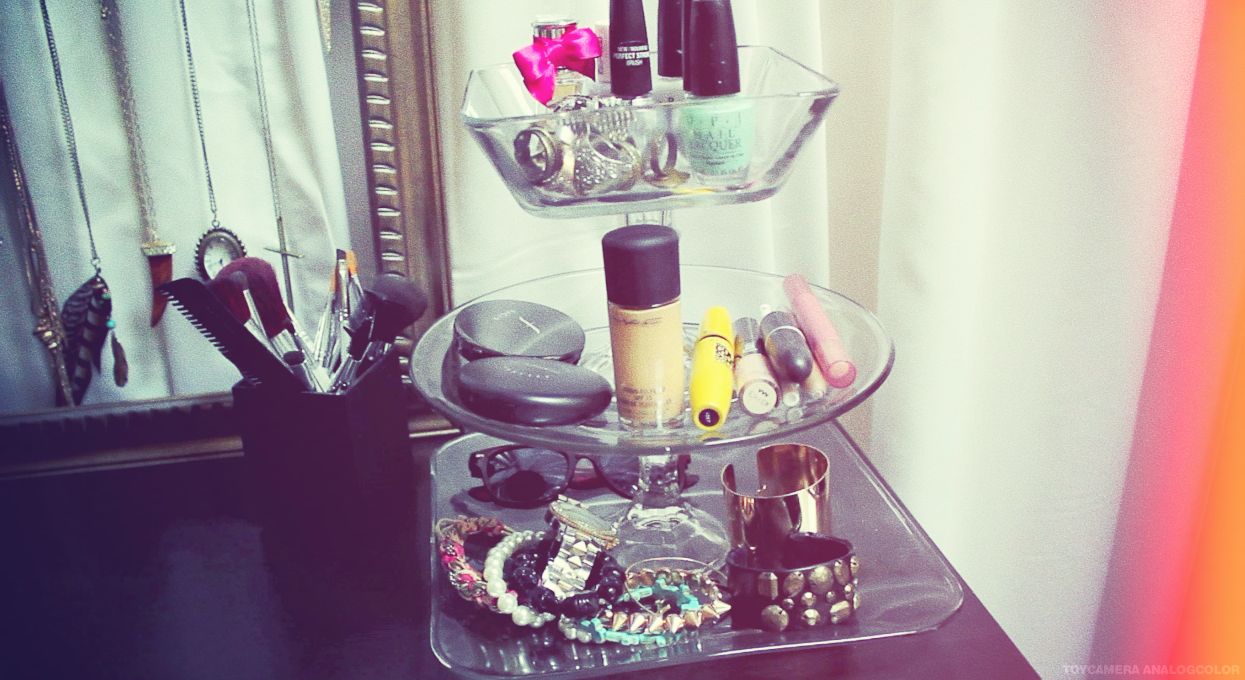 Blonde Butterflies Organizing jewellery