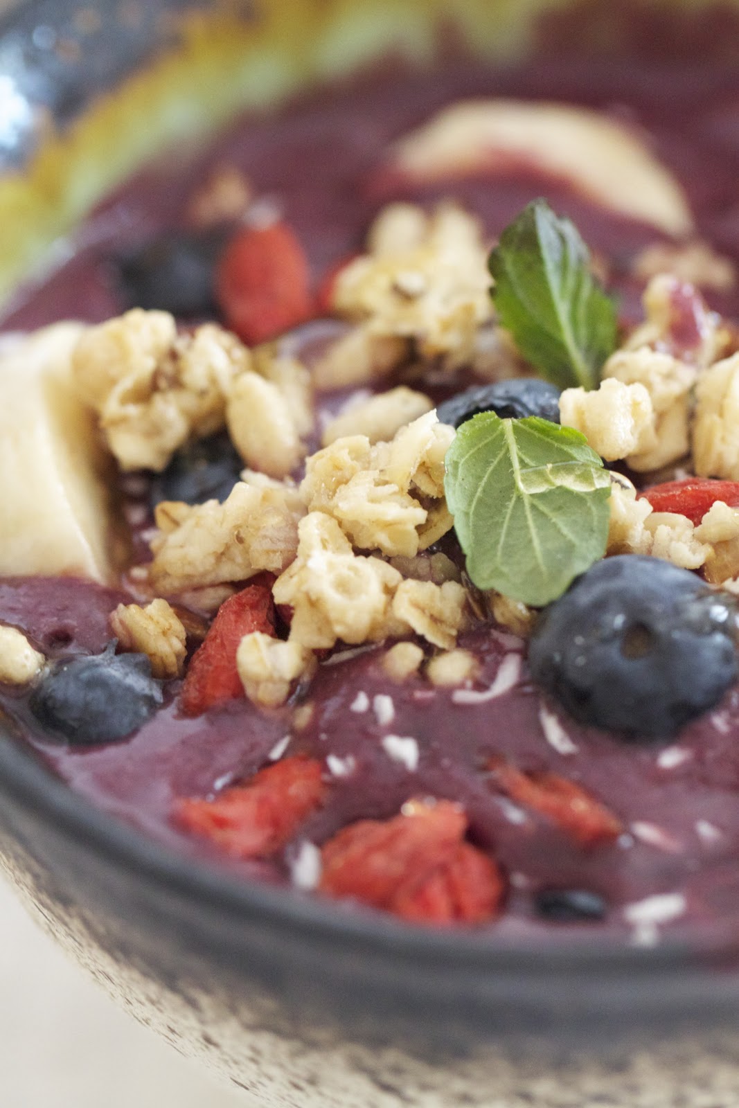 Epicurean Mom Acai Bowl {Power Breakfast}