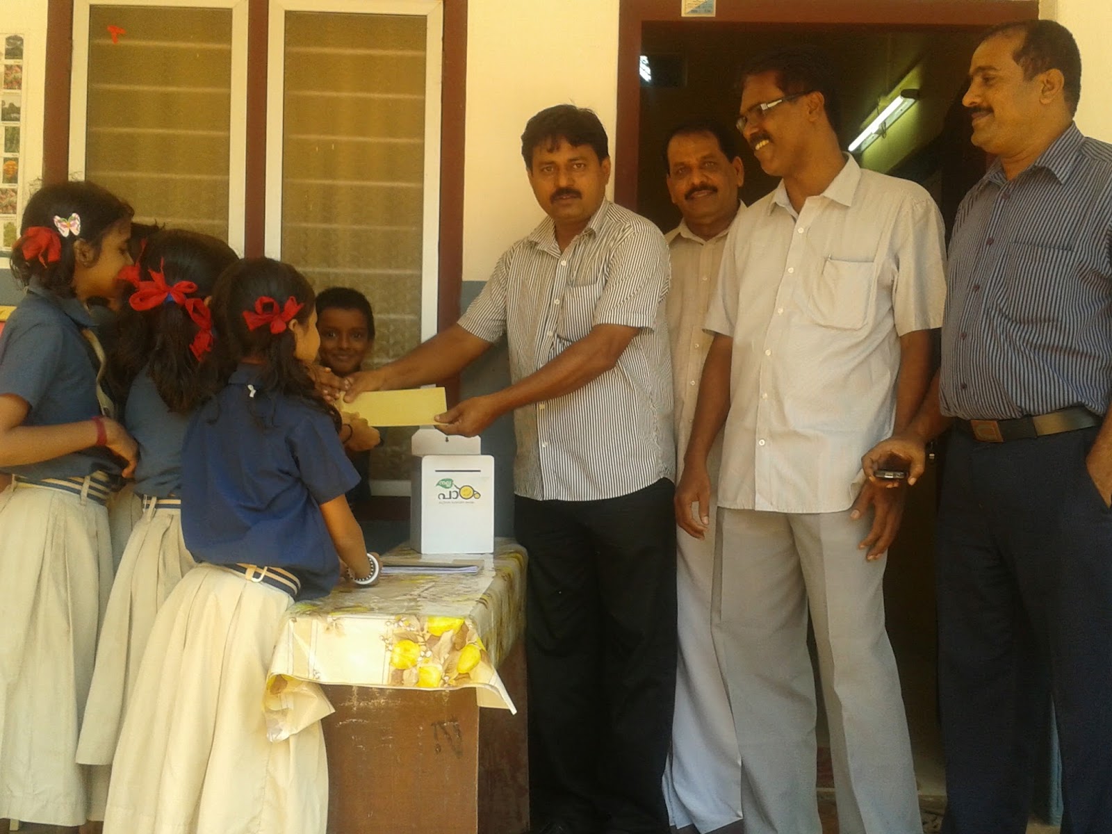 Lions Club of Payyanur: Donated to Students' treatment fund in BEMLP school