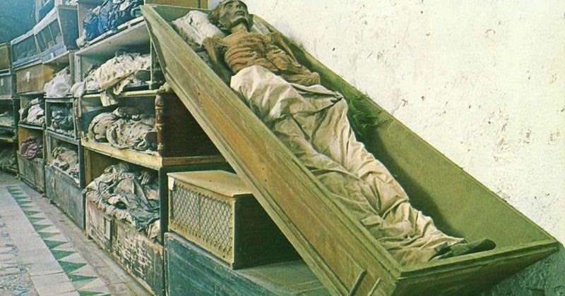 Palermo sicily baby bombed feeds local streets ivan dmitri invasion allied Capuchin Catacombs of Palermo or The Catacombs | Traveling Tour Guide