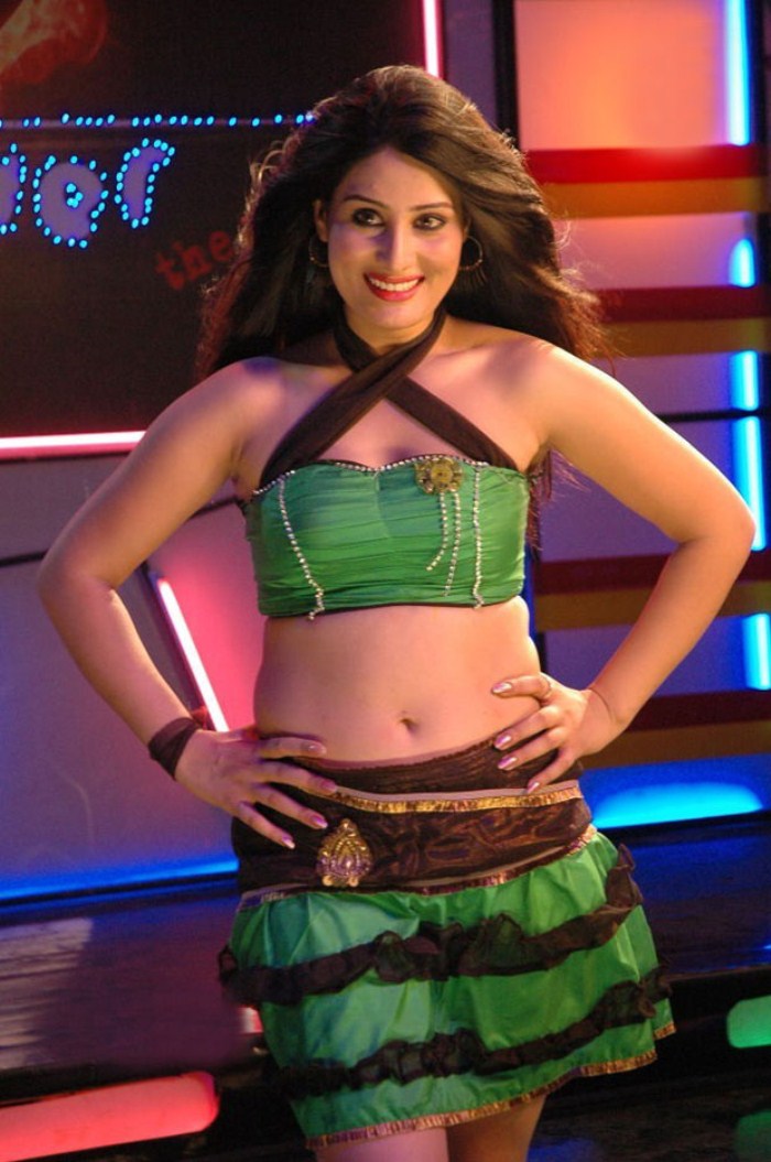 Item girl Ajju in green dress - navel show Item girl Ajju in green dress - navel show - Item girl Ajju Hot Navel Photos
