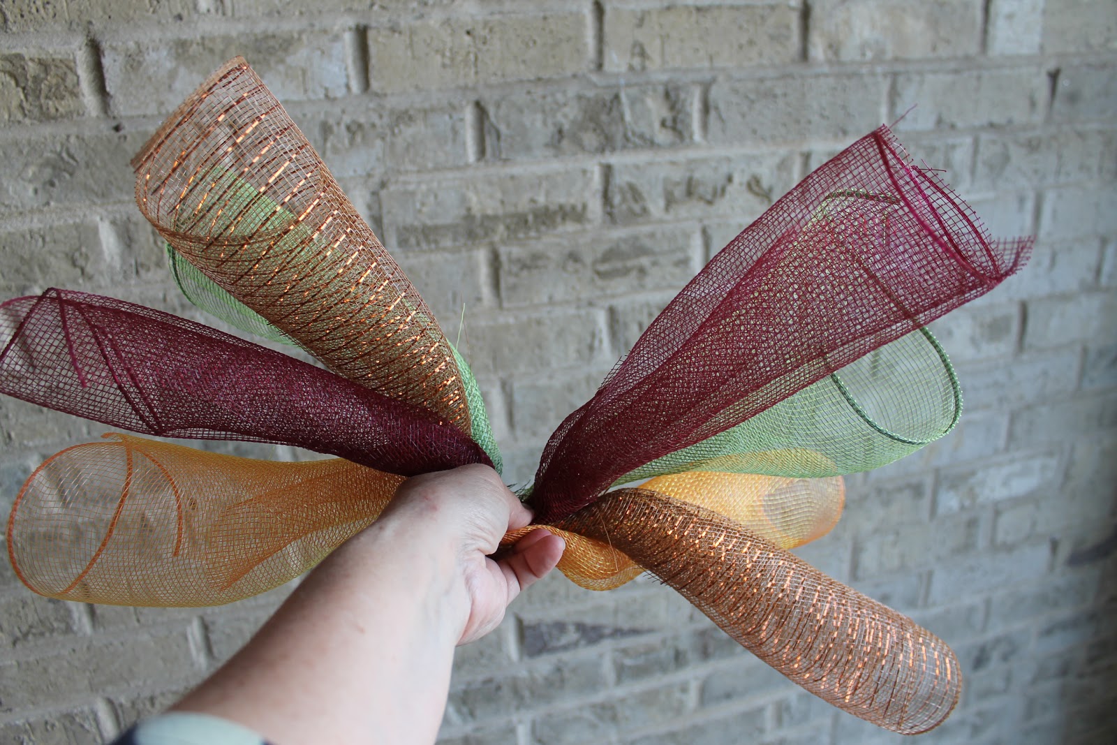 How To Make A Curly Deco Mesh Wreath Miss Kopy Kat