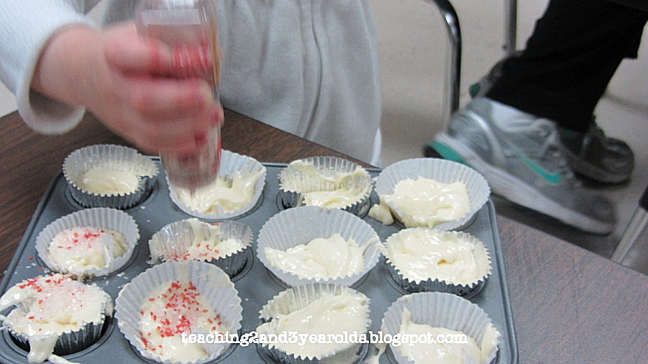 Teaching 2 and 3 Year Olds Muffins for Mama