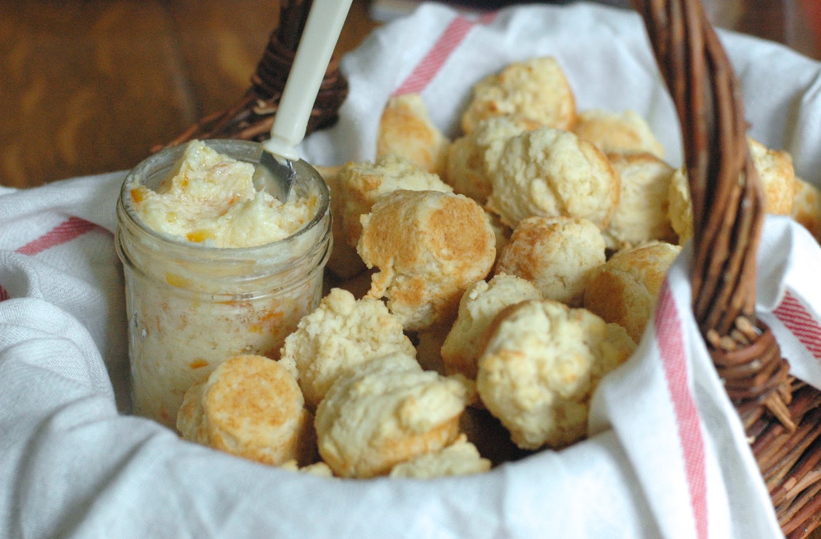 cupa cupa Quick Sour Cream Biscuits (You Must Make Them)