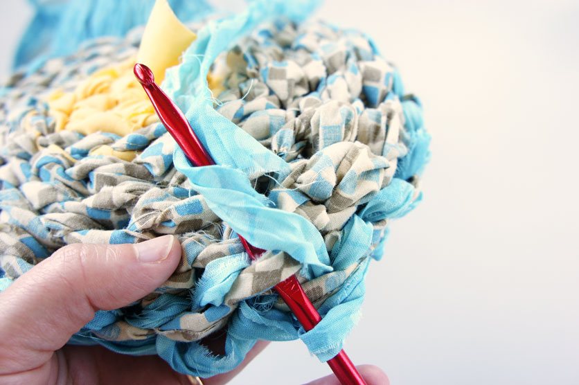 i d l e w i f e DIY crocheted rag rug part 4