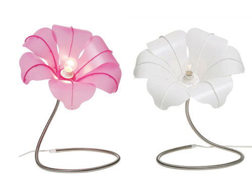 Estas bonitas lámparas con forma de flor son perfectas como mesas de pie o de mesilla.