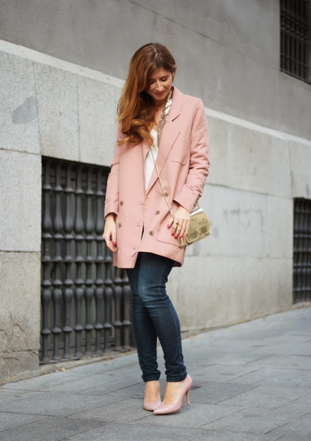 abrigo rosa bdba y zapatos pura lópez