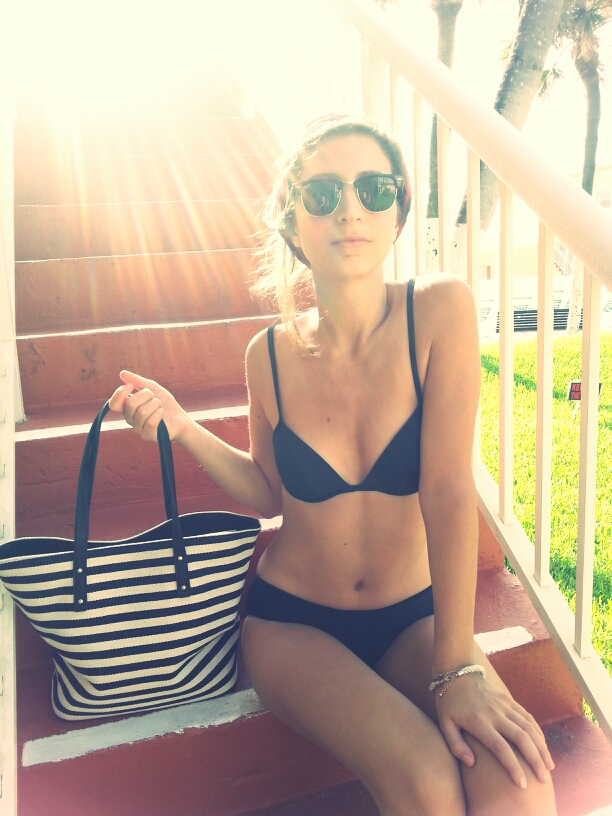 black bikini floral headscarf striped beach bag miami summer fashion ray ban clubmaster sunglasses