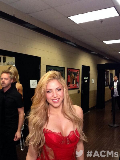 Promoción Era 'Shakira.' » Actuaciones, entrevistas... - Página 9 Backstage+1