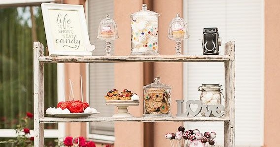 CANDY BAR PRIMERA COMUNIÓN SOBRE MUEBLES ANTIGUOS | trendy children