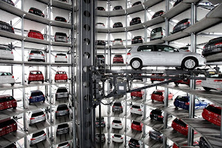 Tour-parking automatique de Wolkswagen à Wolfsburg en Allemagne.