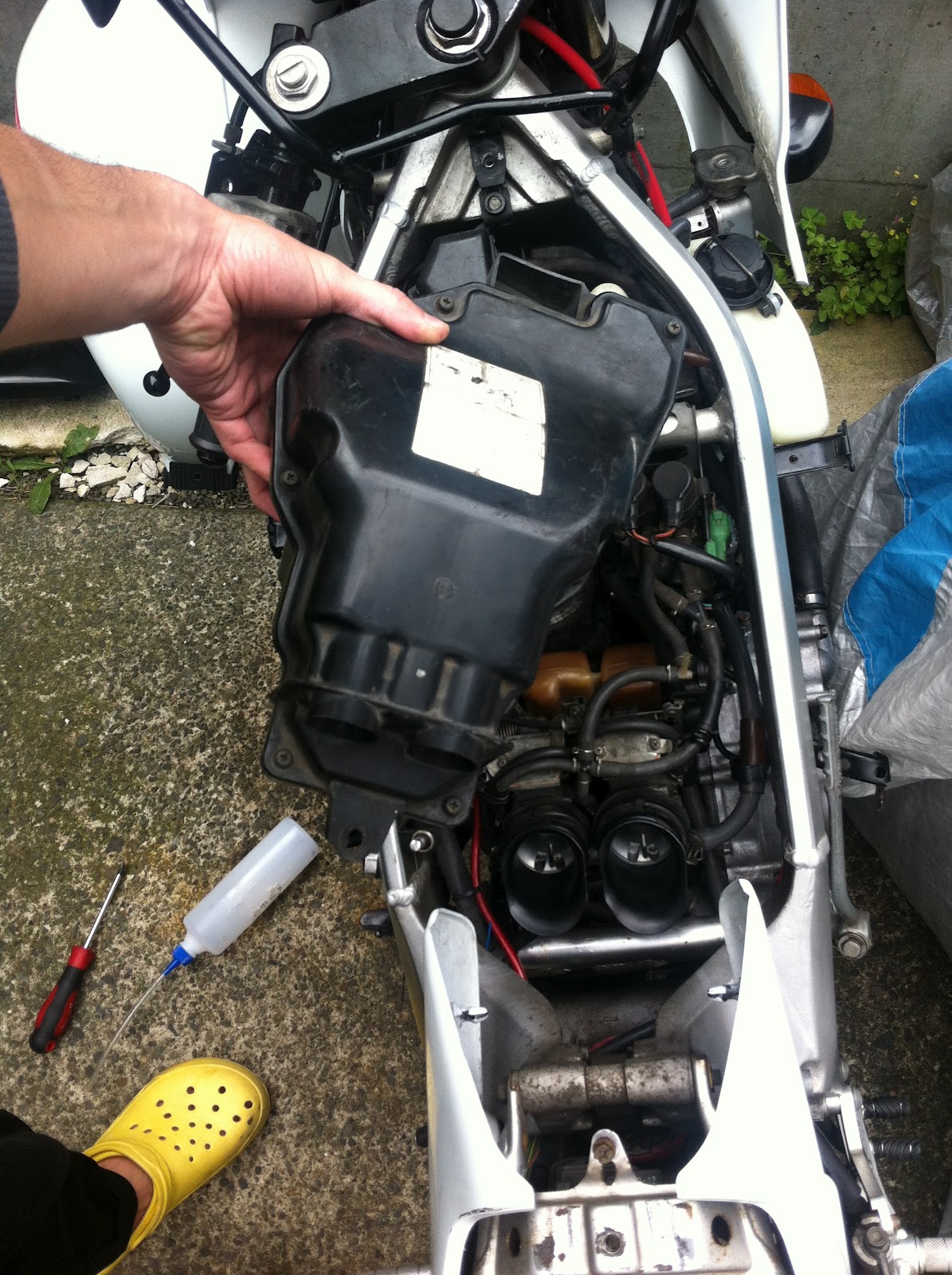 Nihon Rider DIY Fuel overflow catch tank (Gas catch can)