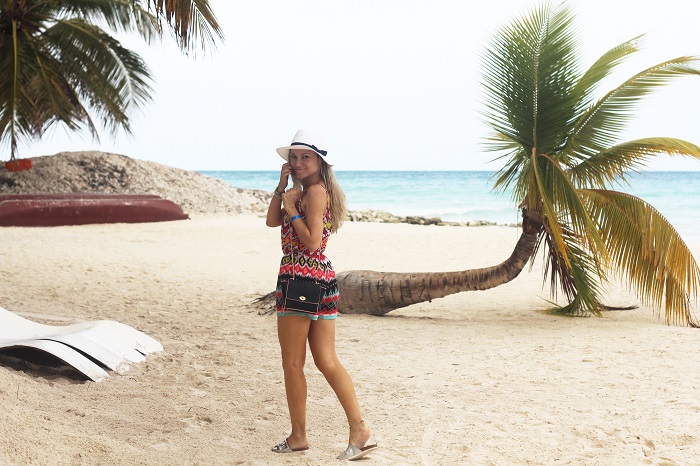 Começo esta semana a mostrar-vos o nosso último dia na República Dominicana, a visita à Ilha Saona, e terminamos assim os artigos sobre esta viagem fantástica. Look do dia/Outfit. Punta Cana. Macacão. Playsuit. Lipsy London. Michelle Keegan. Padrão étnico. Tendências. Primavera/Verão 2015. Style Statement. Blog de moda portugal. Travels. Viagens.