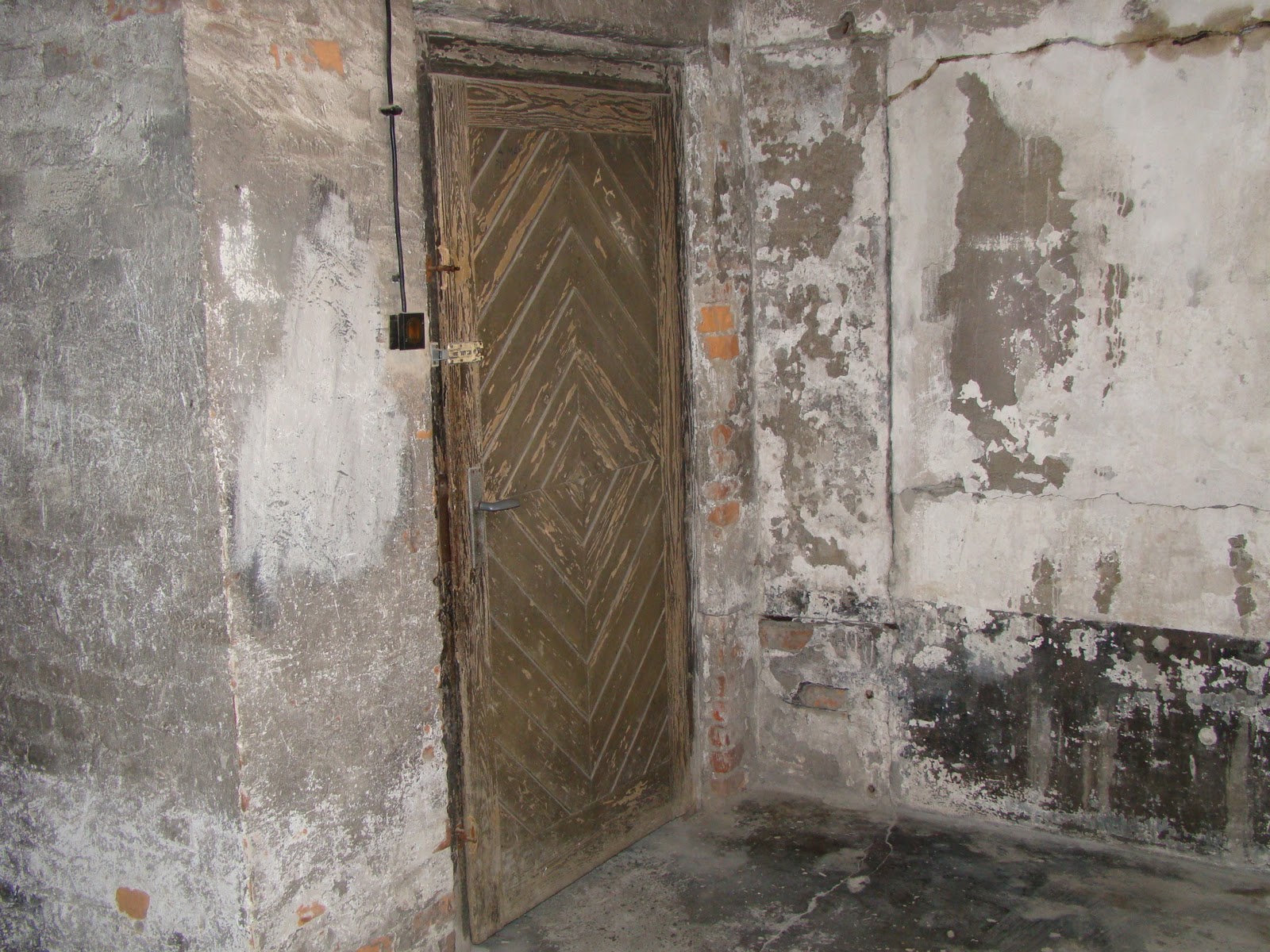 chamber door