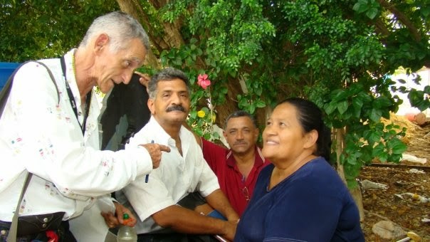 José Millet entrevistando a Mireya Padilla, hermana de Alì primera