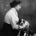 Διάσημες γυναίκες με σκύλους: Η αγωνίστρια Helen Keller...