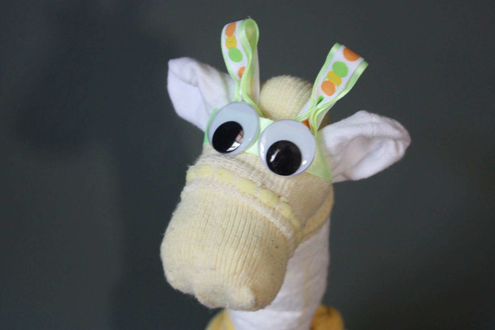 it's MOMbojumbo busy days and a diaper giraffe