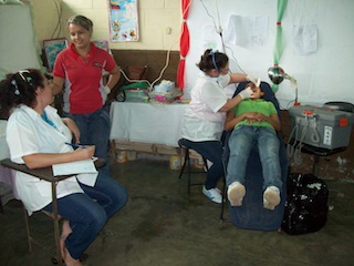 HE LLEVADO 300 NIÑOS DE MI ESCUELA PARA ODONTOLOGÍA