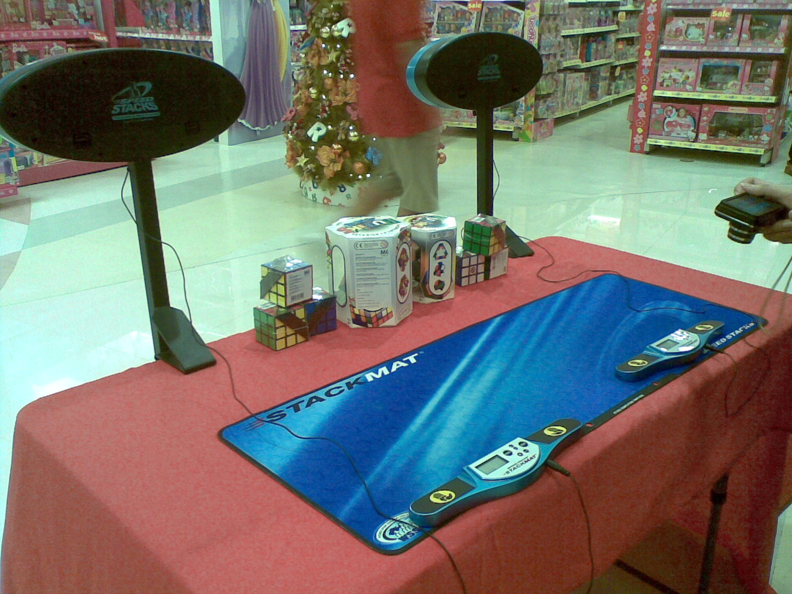 Toys R Us opens in Glorietta 1