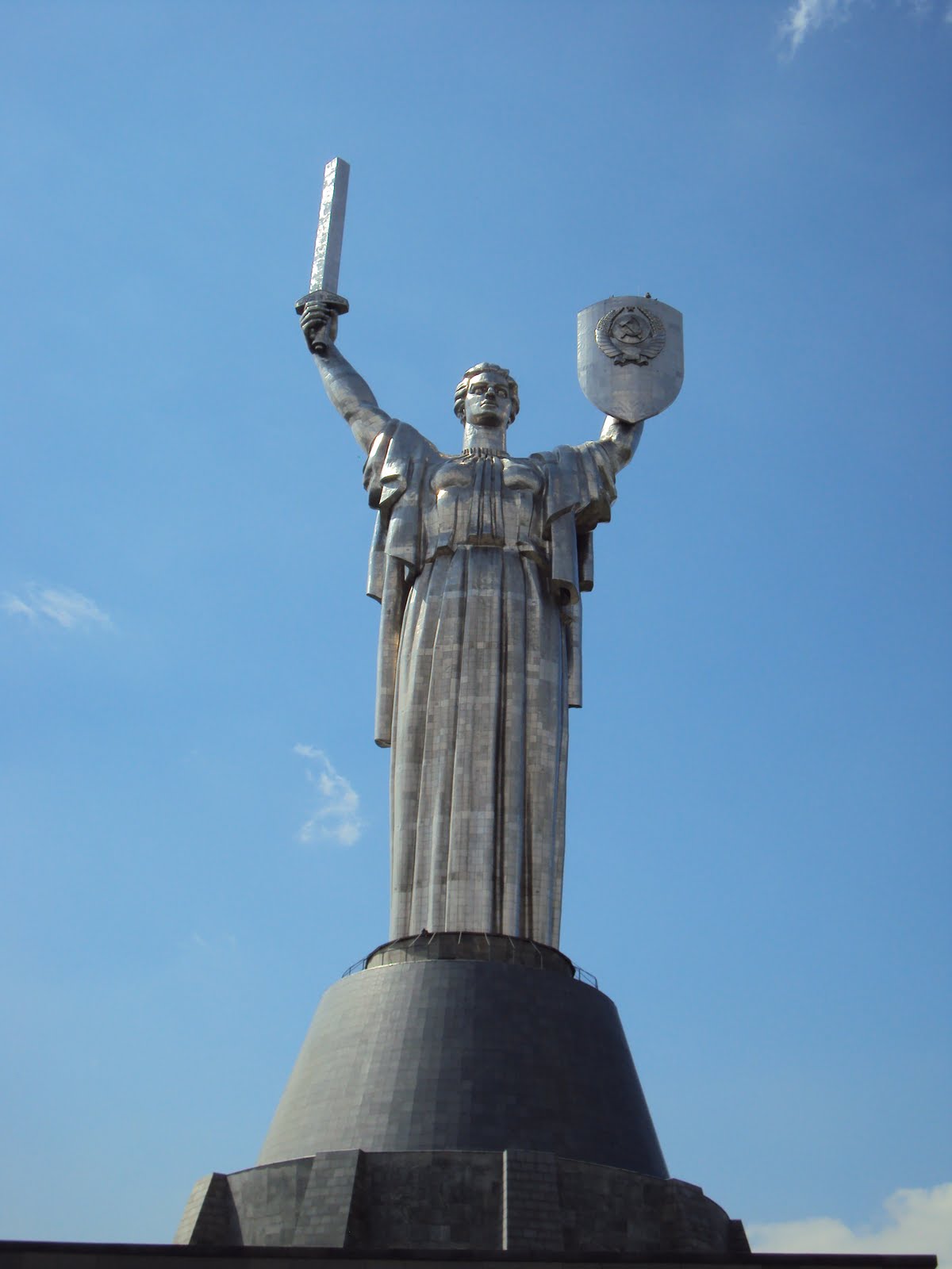 Where in the world is Gwannel Sandiego?: Day 5: Rodina Mat and Kiev Plage