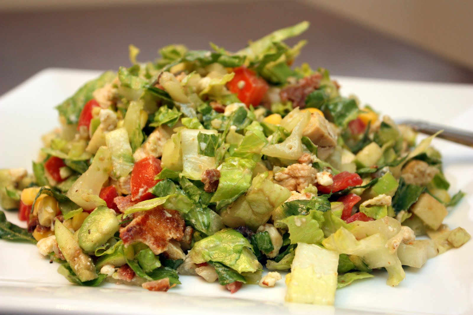 cheesecake factory chopped salad calories