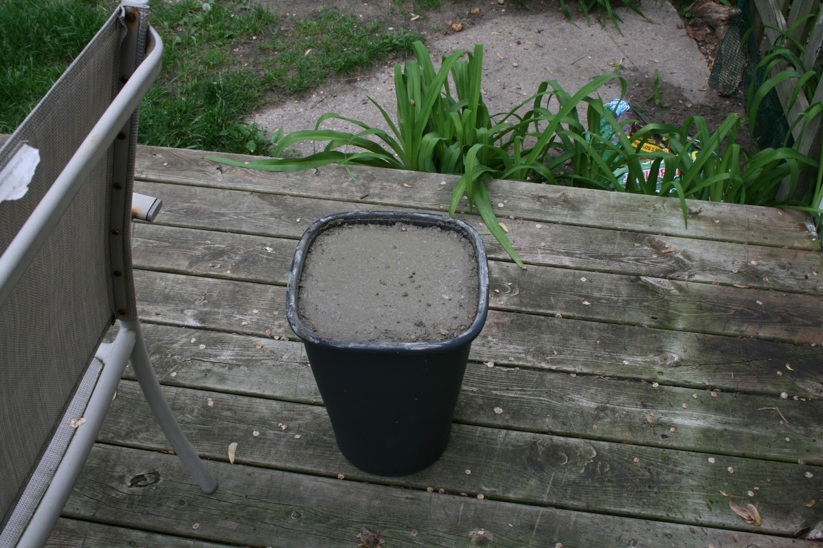 Ashley DIY DIY Concrete Bird Bath for Under Ten Bucks