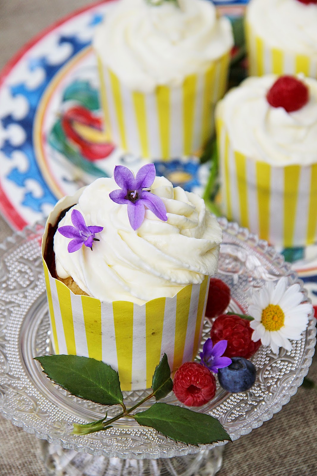 Dr Ola's kitchen Berries Cupcakes with Yogurt Frosting . كب كيك التوت