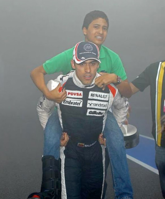 Pastor+Maldonado+saves+cousin+from+Williams+garage+fire+photo.jpg