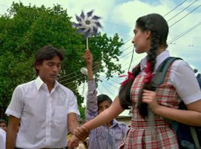 Sonam Kapoor and Dhanush in Raanjhnaa