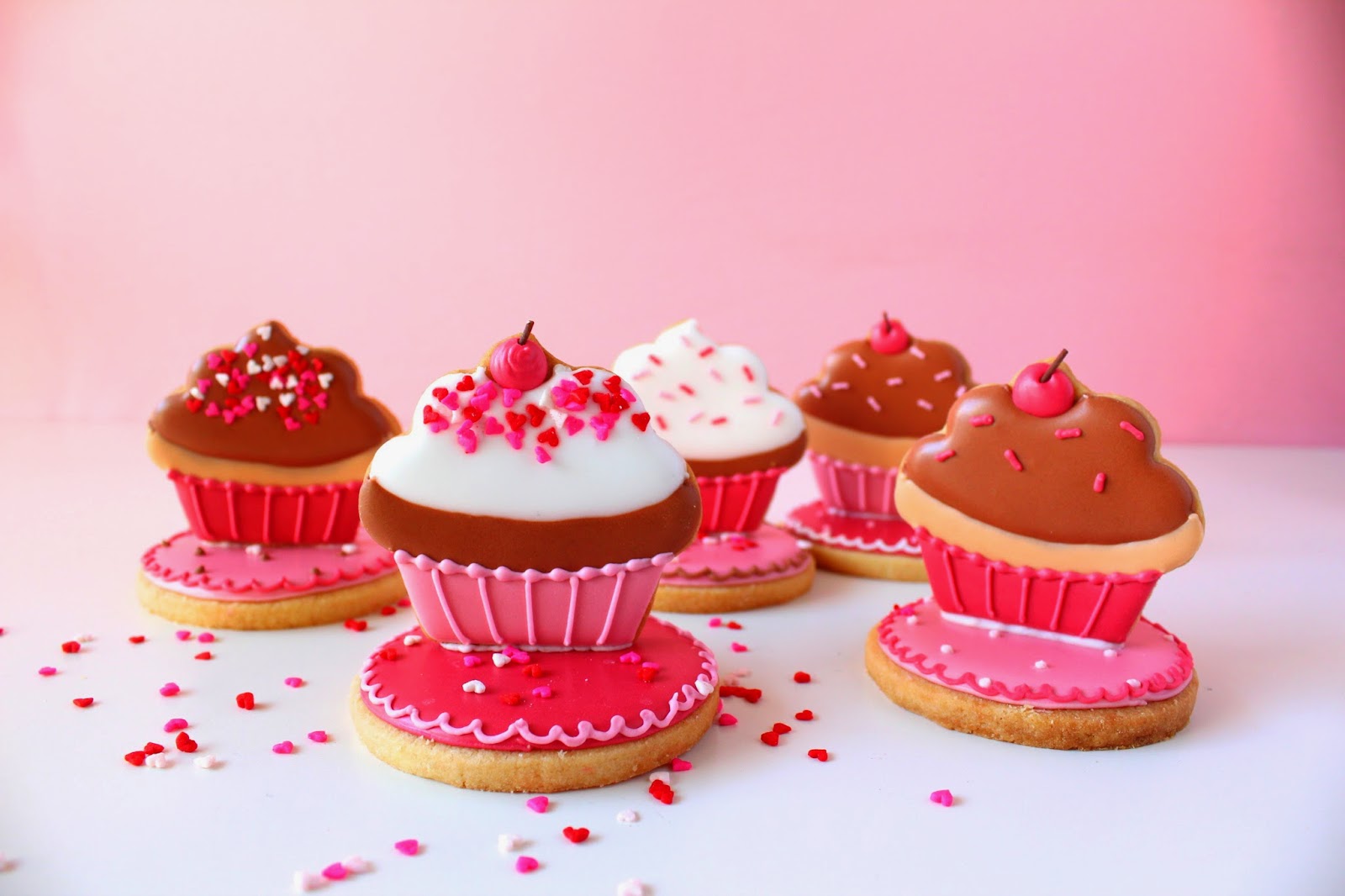 Sweeten Your Day Valentine S Day Cupcake Icing Cookies バレンタインカップケーキの アイシングクッキー
