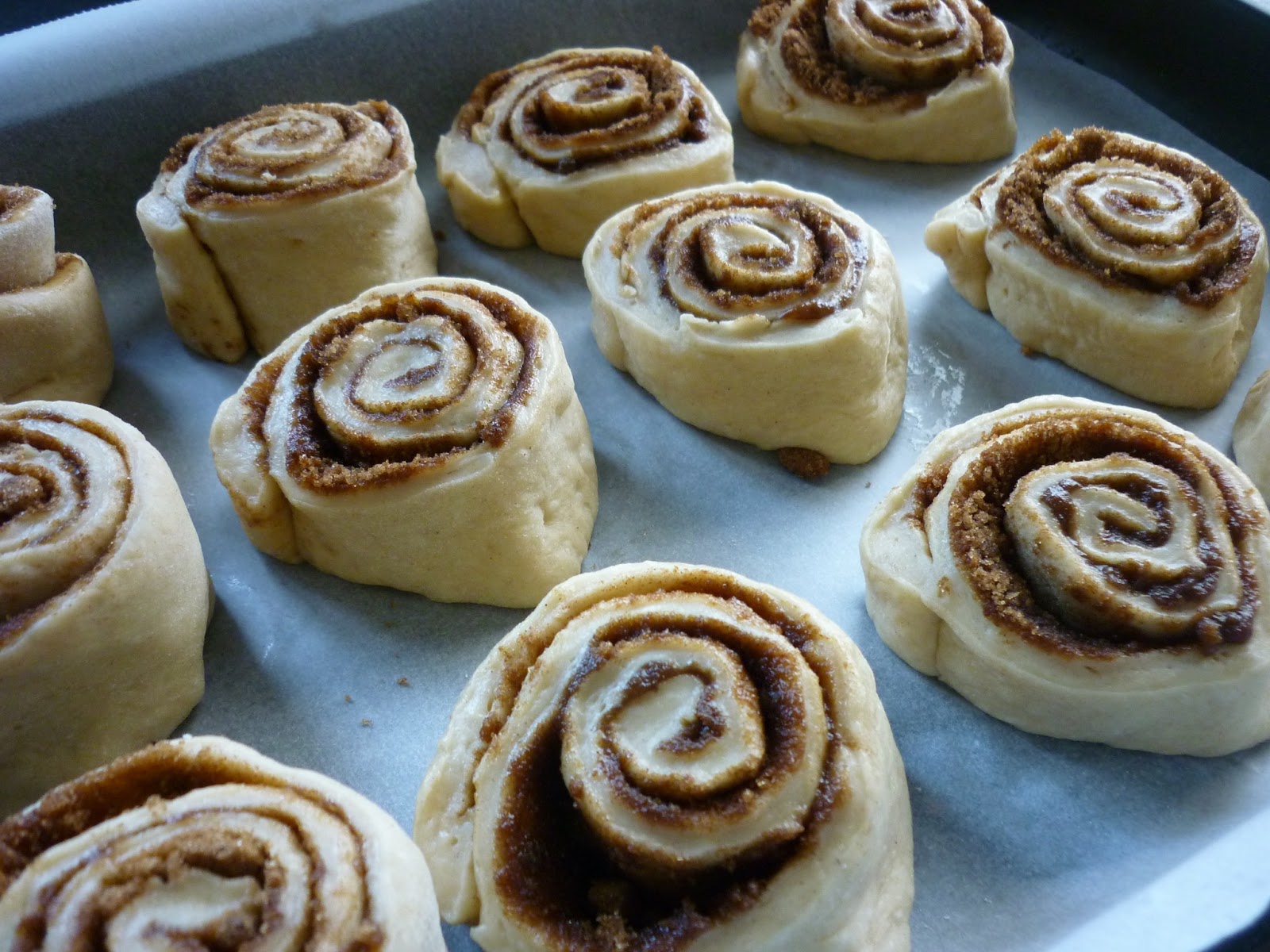My sugar coated life... Cinnamon buns recipe and photo guide