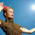 The Bee Queen, Sara Mapelli covers herself with 12,000 Bees! 