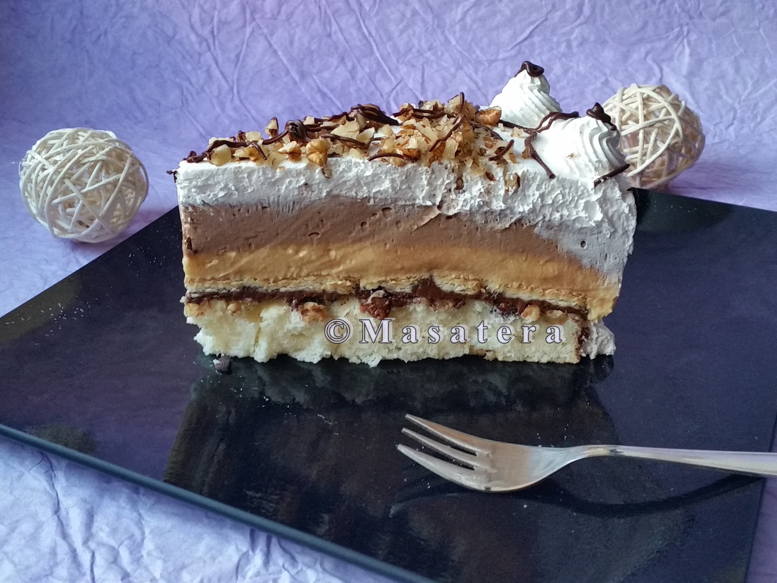 Featured image of post Kinder Bueno Razne Torte Recepti Sa Slikama Posebno istu i slatko vrhnje sa krem fixom i preostalom polovicom hvala sandri gasparic na receptu za kinder bueno tortu vrhunska je prisiljena sam kuci raditi torte bez jaja ova mi je