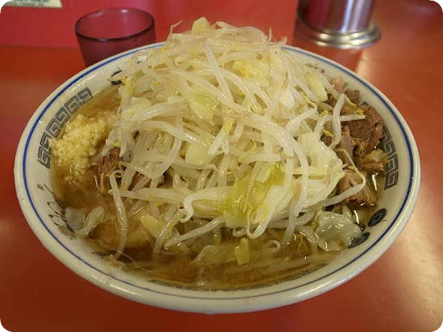 茨城 ニカタツ ニカタツさん、卵大好きYoutuber。男性が好きなラーメン、食堂メニュー系のごはん大盛を、めっちゃおいしそうに食べる姿にハマり中｜+40’s Door（40代の扉）